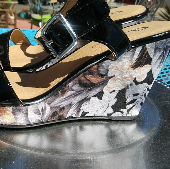 Chinese Laundry Wedge Sandals NWOT - Picture 2 of 4